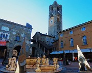 40 Piazza Vacchia -Fontana del Contarini e Torre Civica-Campanone